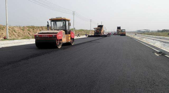 桥梁以及公路沥青摊铺路面平整度施工技术及控制(图2)